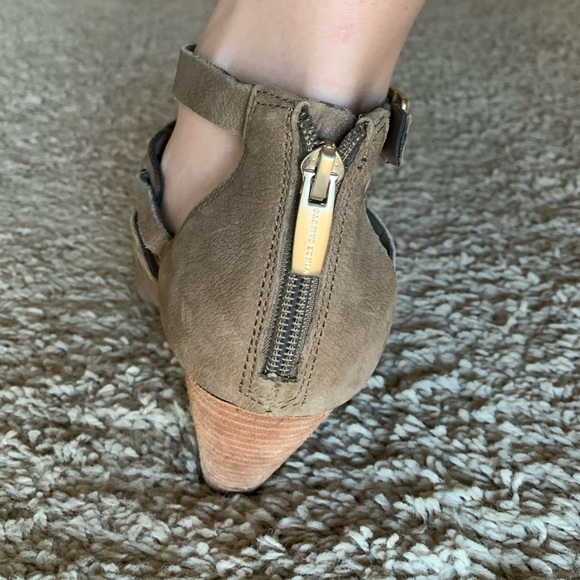 Open-Toed Army Green and Gold Hardware Heels - Picture 3 of 4